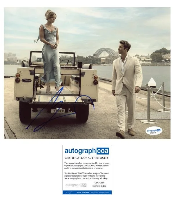 Glen Powell — Glen Powell "Anyone But You" AUTOGRAPH Signed Autographed 'Ben' 8x10 Photo ACOA