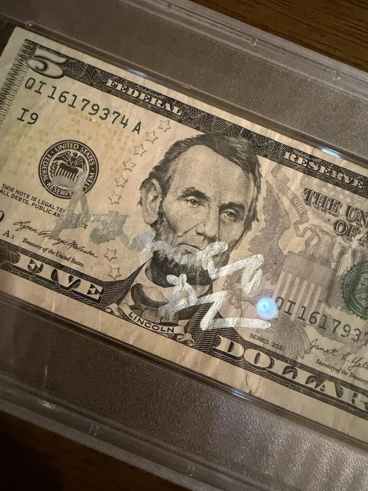 Daniel Day Lewis — Daniel Day-Lewis Signed Autographed Lincoln Five Dollar Bill $5 PSA/DNA Slab, image 2