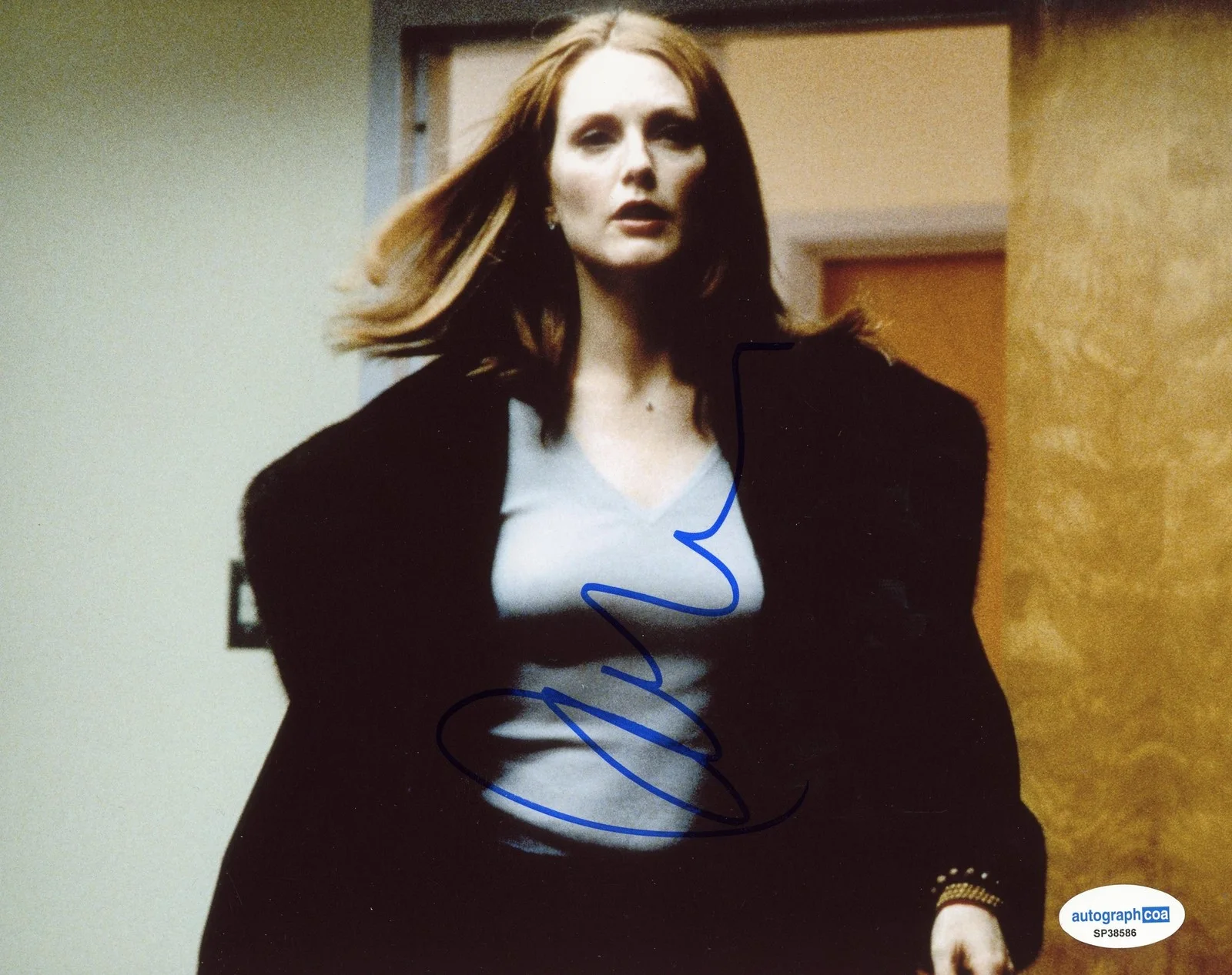 Julianne Moore — Julianne Moore "Magnolia" AUTOGRAPH Signed 'Linda Partridge' 8x10 Photo ACOA, изображение 2