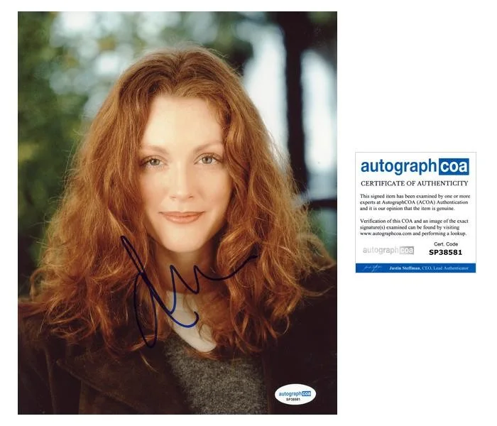 Julianne Moore — Julianne Moore "The Lost World: Jurassic Park" AUTOGRAPH Signed 8x10 Photo ACOA