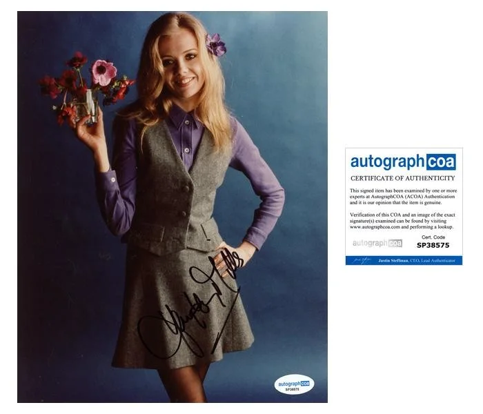 Hayley Mills — Hayley Mills "The Parent Trap" AUTOGRAPH Signed Autographed 8x10 Photo ACOA