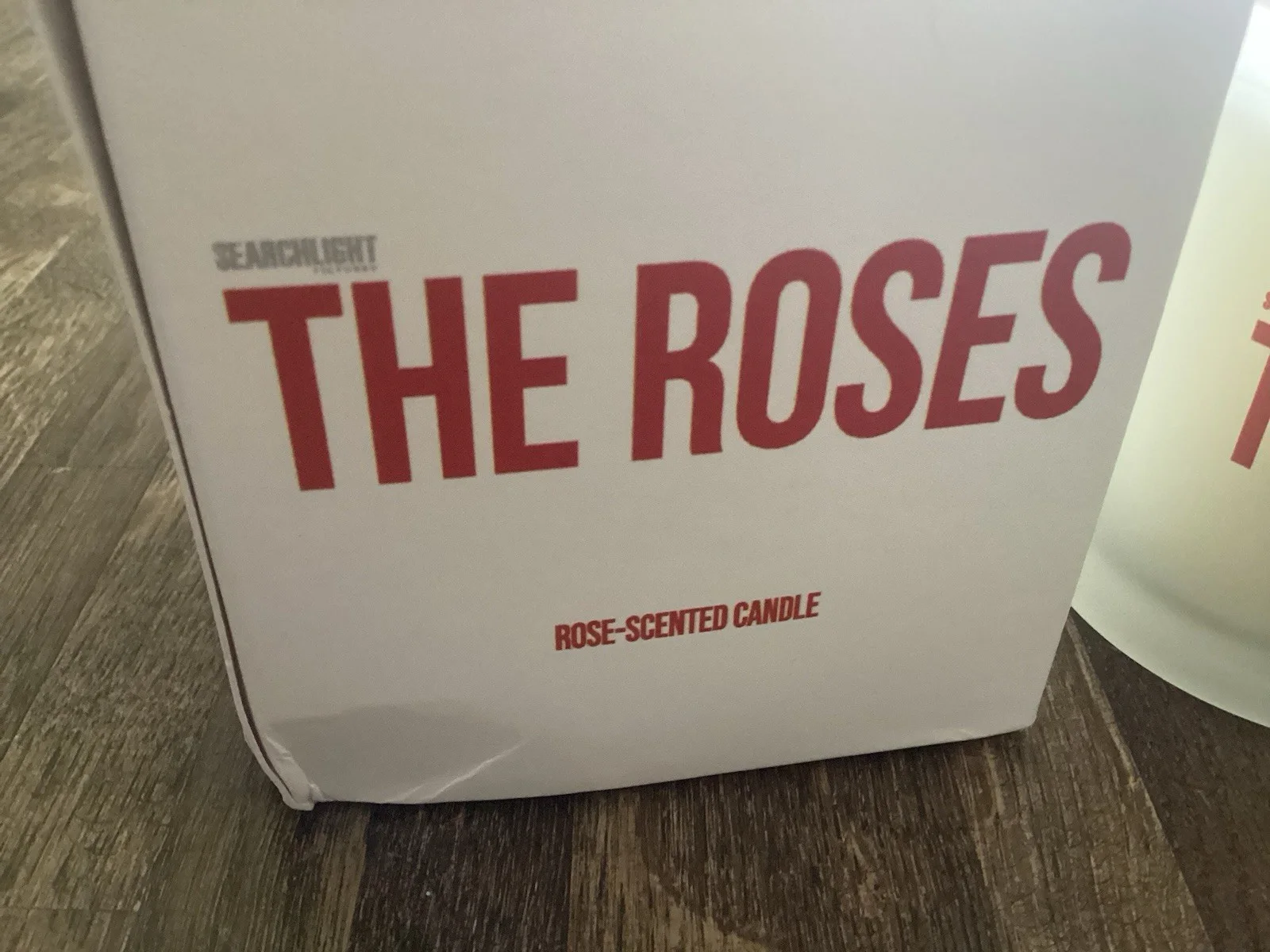 THE ROSES 2025 Promotional Movie OLIVIA COLEMAN BENEDICT Rose Scented Candle, изображение 3