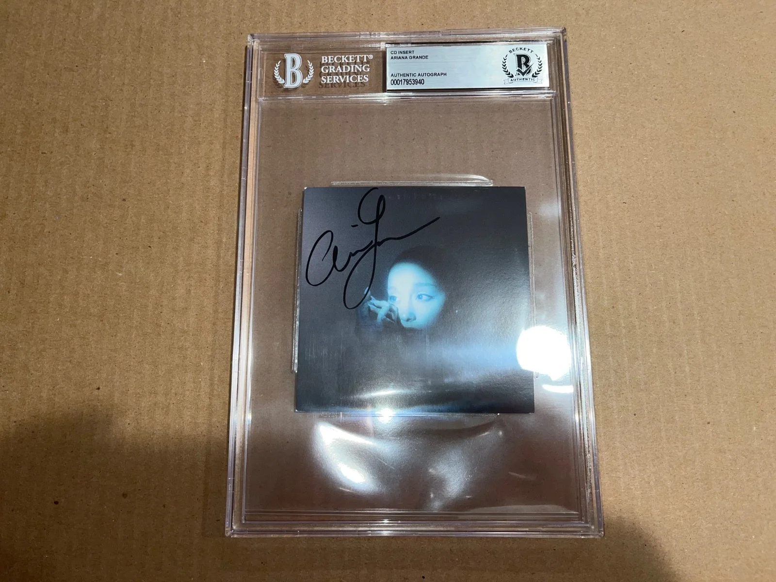 Ariana Grande Signed Autographed Beckett Slab Slabbed Encapsulated Autograph, изображение 2