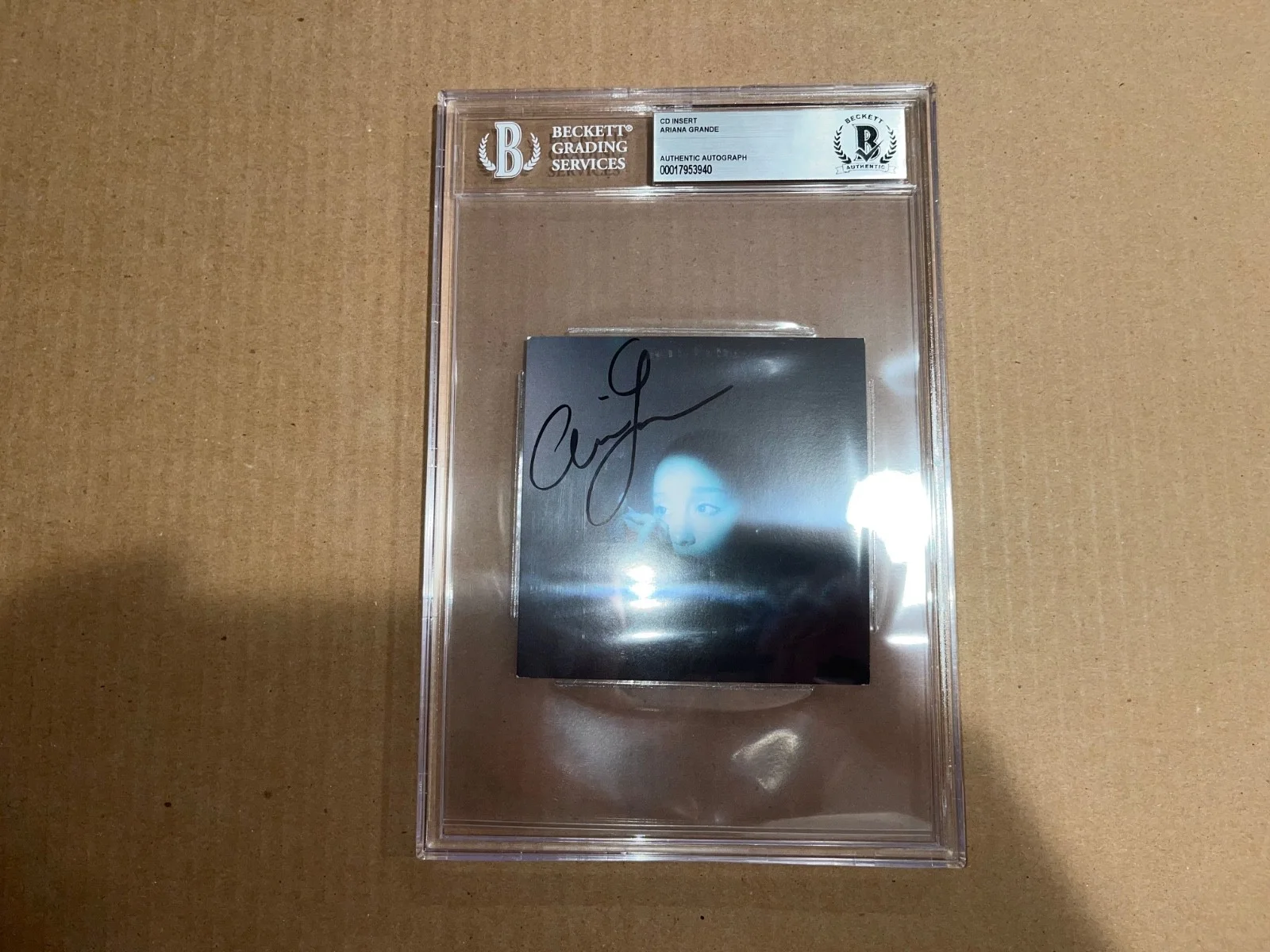Ariana Grande Signed Autographed Beckett Slab Slabbed Encapsulated Autograph, изображение 3
