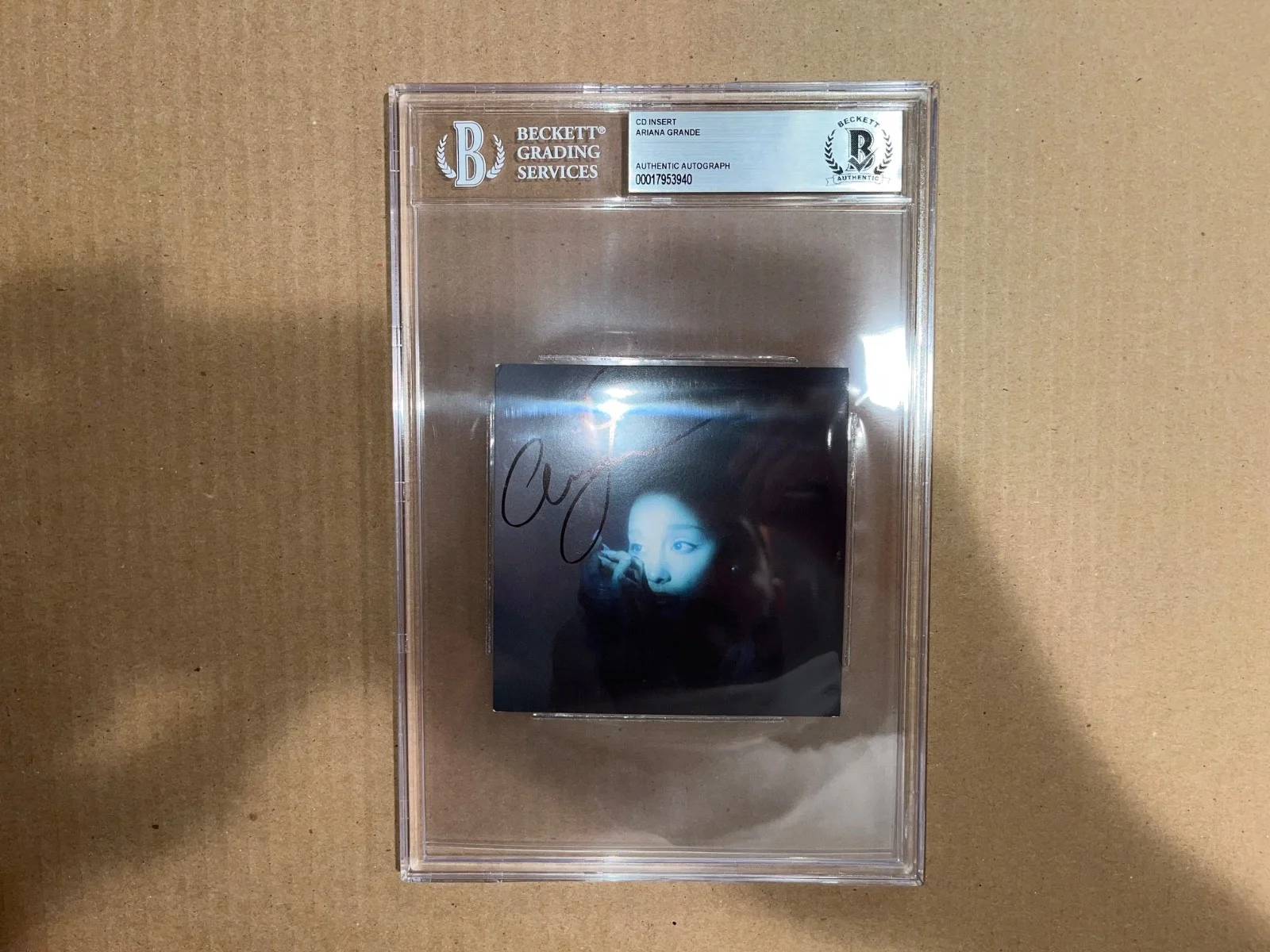 Ariana Grande Signed Autographed Beckett Slab Slabbed Encapsulated Autograph, изображение 4