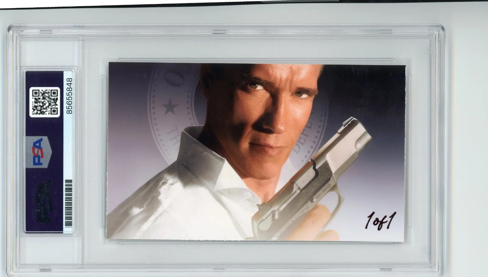 Arnold Schwarzenegger — Arnold Schwarzenegger Signed Custom Cut 3x5 Card True Lies PSA Slabbed AUTO, image 2