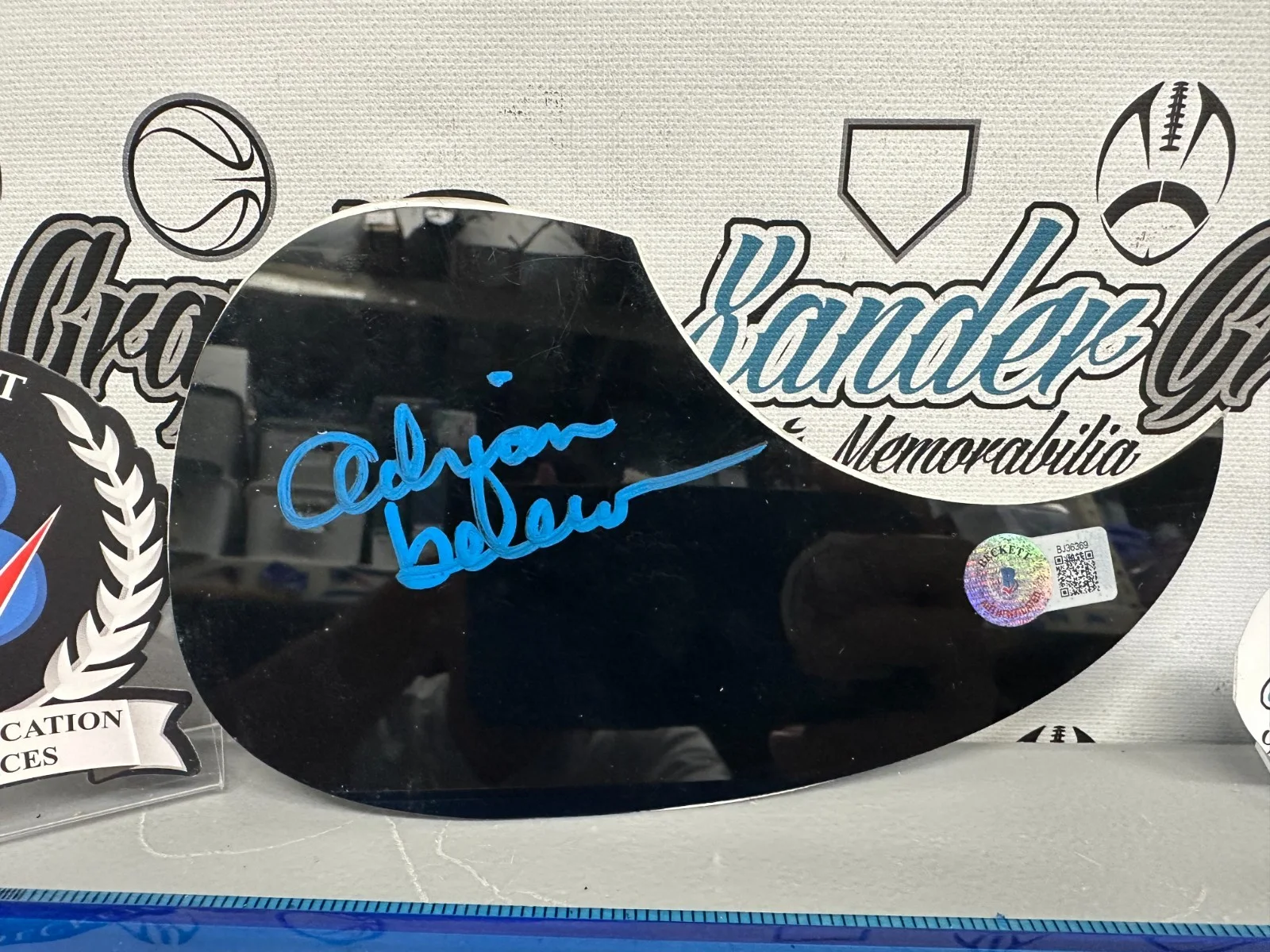 ADRIAN BELEW PIPER PIXAR SIGNED AUTOGRAPHED GUITAR PICK GUARD-BECKETT BAS COA, изображение 2