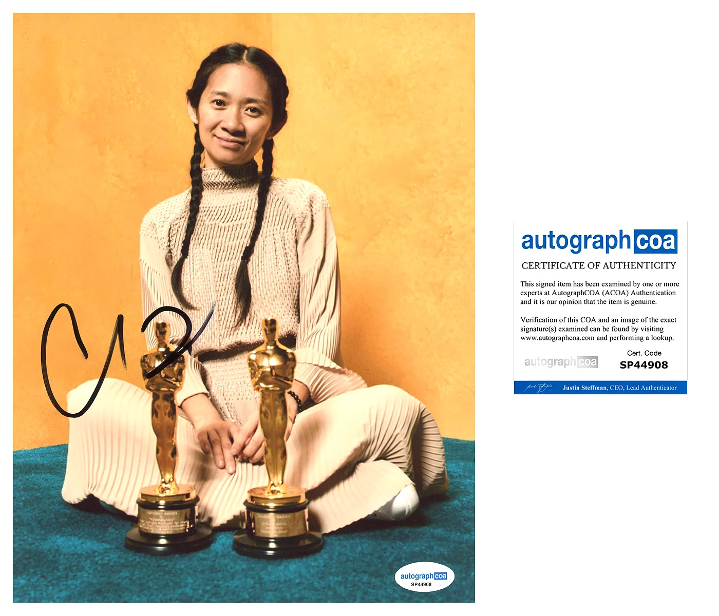 Chloe Zhao — Chloe Zhao signed "OSCAR WIN" 8x10 Photo HAMNET Nomadland AUTO Director ACOA COA