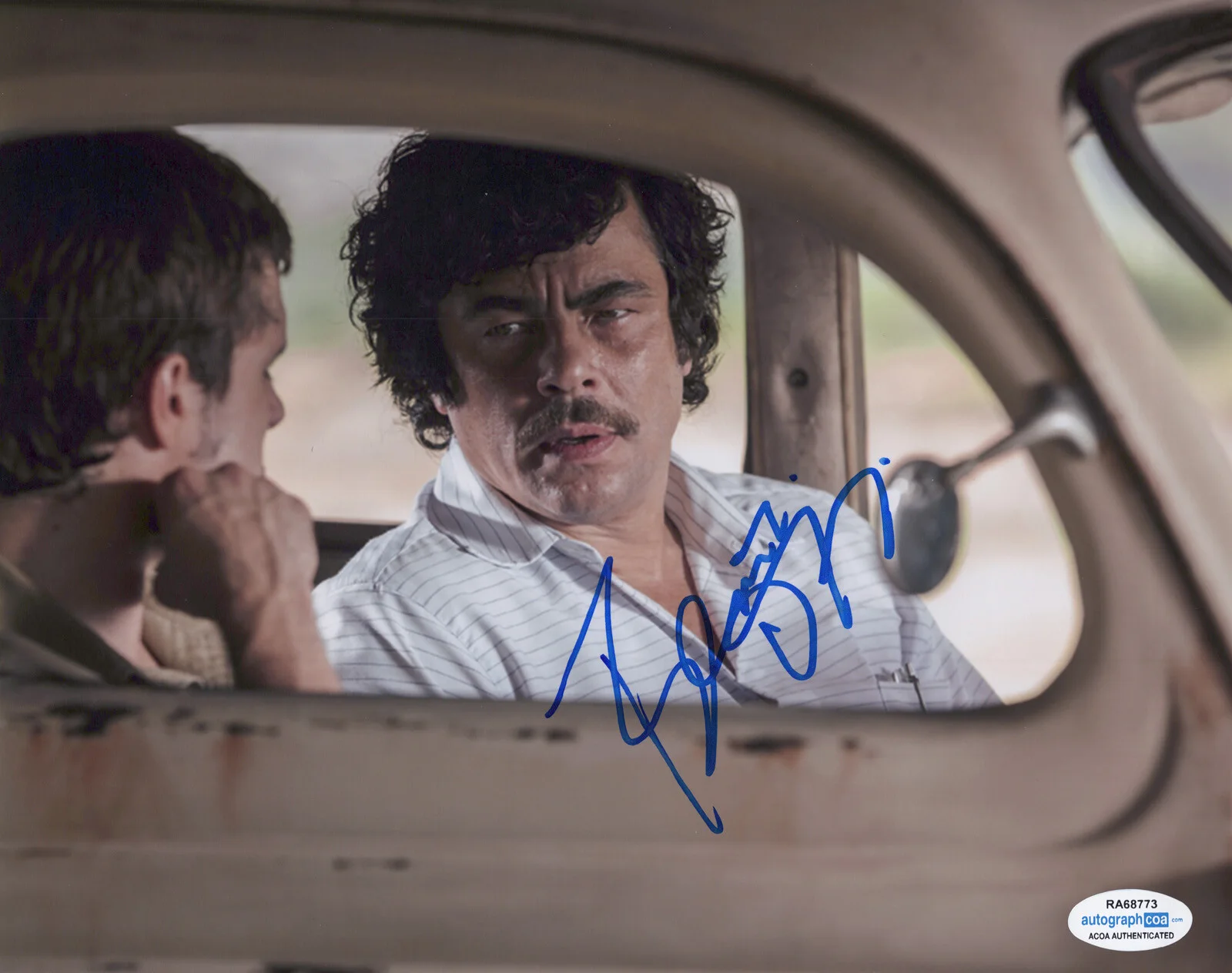 BENICIO DEL TORO — Benicio del Toro signed "ESCOBAR" 8x10 Photo AUTOGRAPH One Battle After ACOA COA, image 3