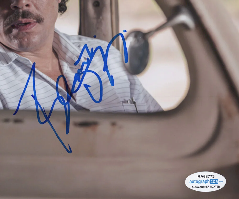 BENICIO DEL TORO — Benicio del Toro signed "ESCOBAR" 8x10 Photo AUTOGRAPH One Battle After ACOA COA, image 4