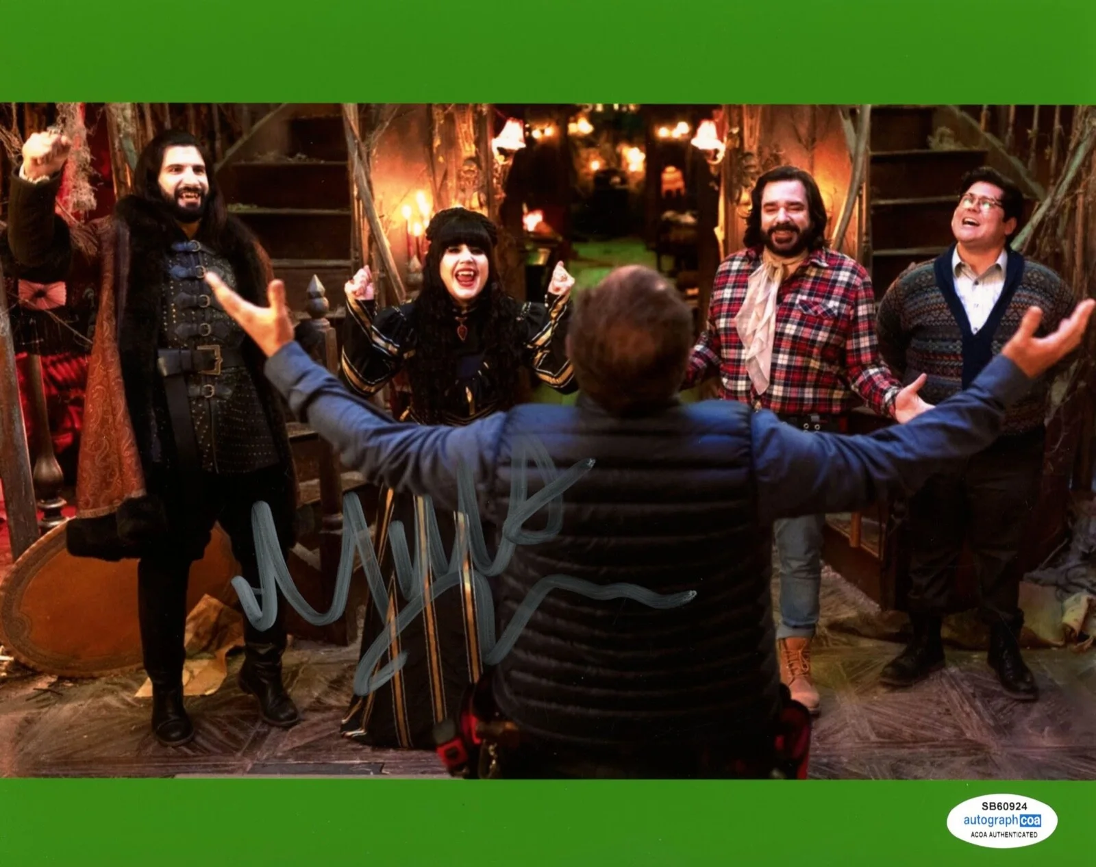 MATT BERRY — Matt Berry signed "WHAT WE DO IN THE SHADOWS" 8x10 Photo c PROOF Lazlo ACOA COA, изображение 3