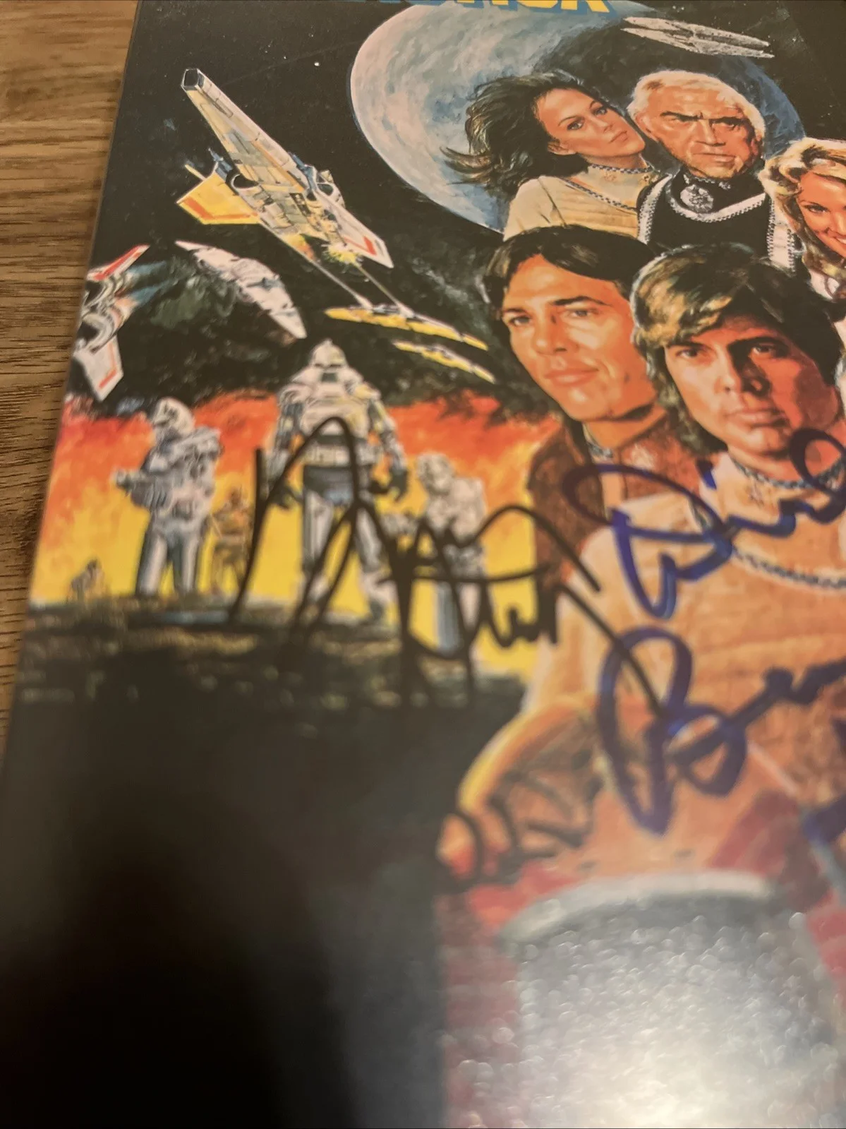 RICHARD HATCH, DIRK BENEDICT — RICHARD HATCH SIGNED & DIRK BENEDICT SIGNED BATTLESTAR GAL.ACTICA VHS, image 2
