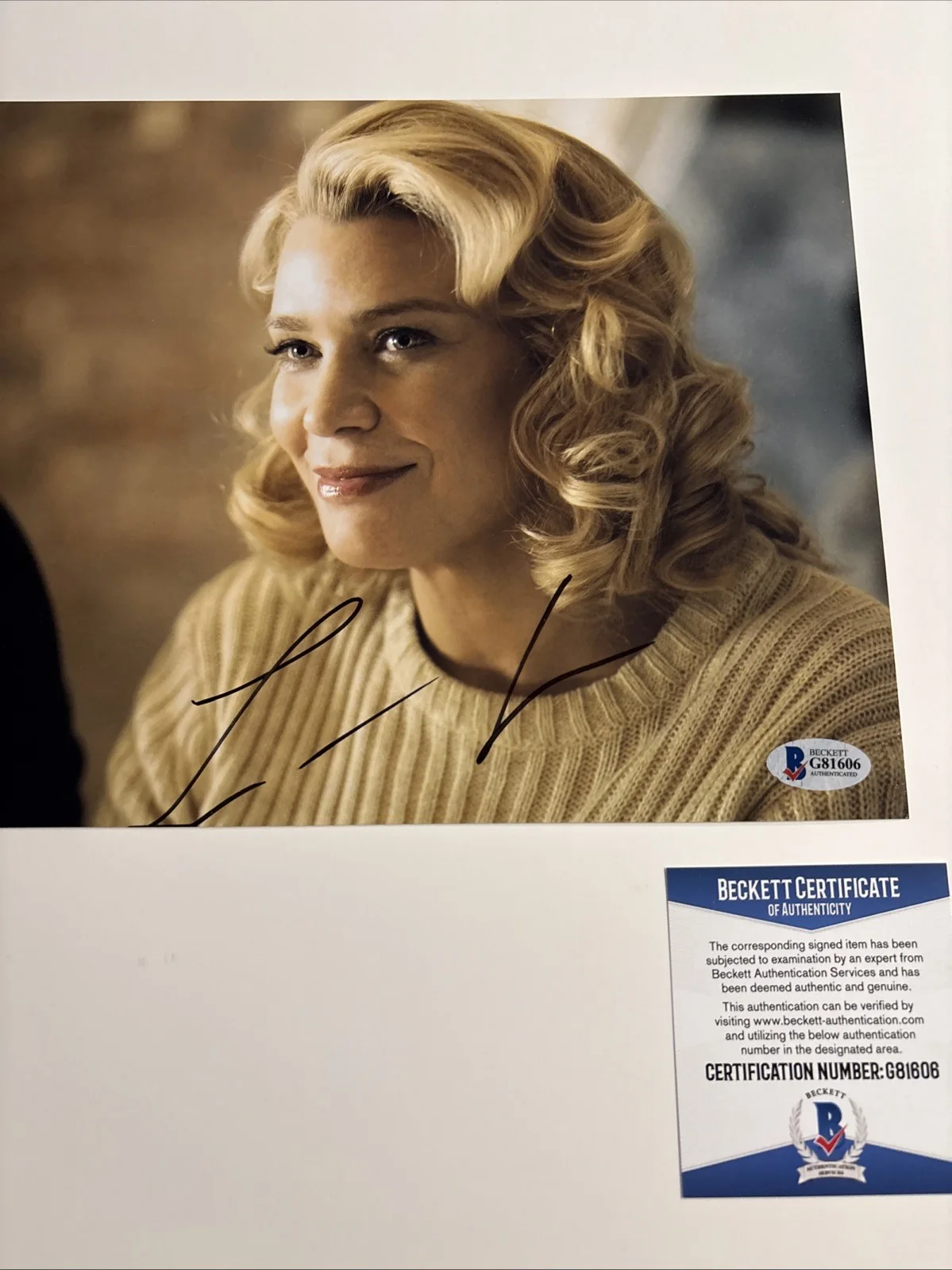 Laurie Holden — Laurie Holden Autographed Signed 8X10 Photo-The Walking Dead-Beckett, изображение 2