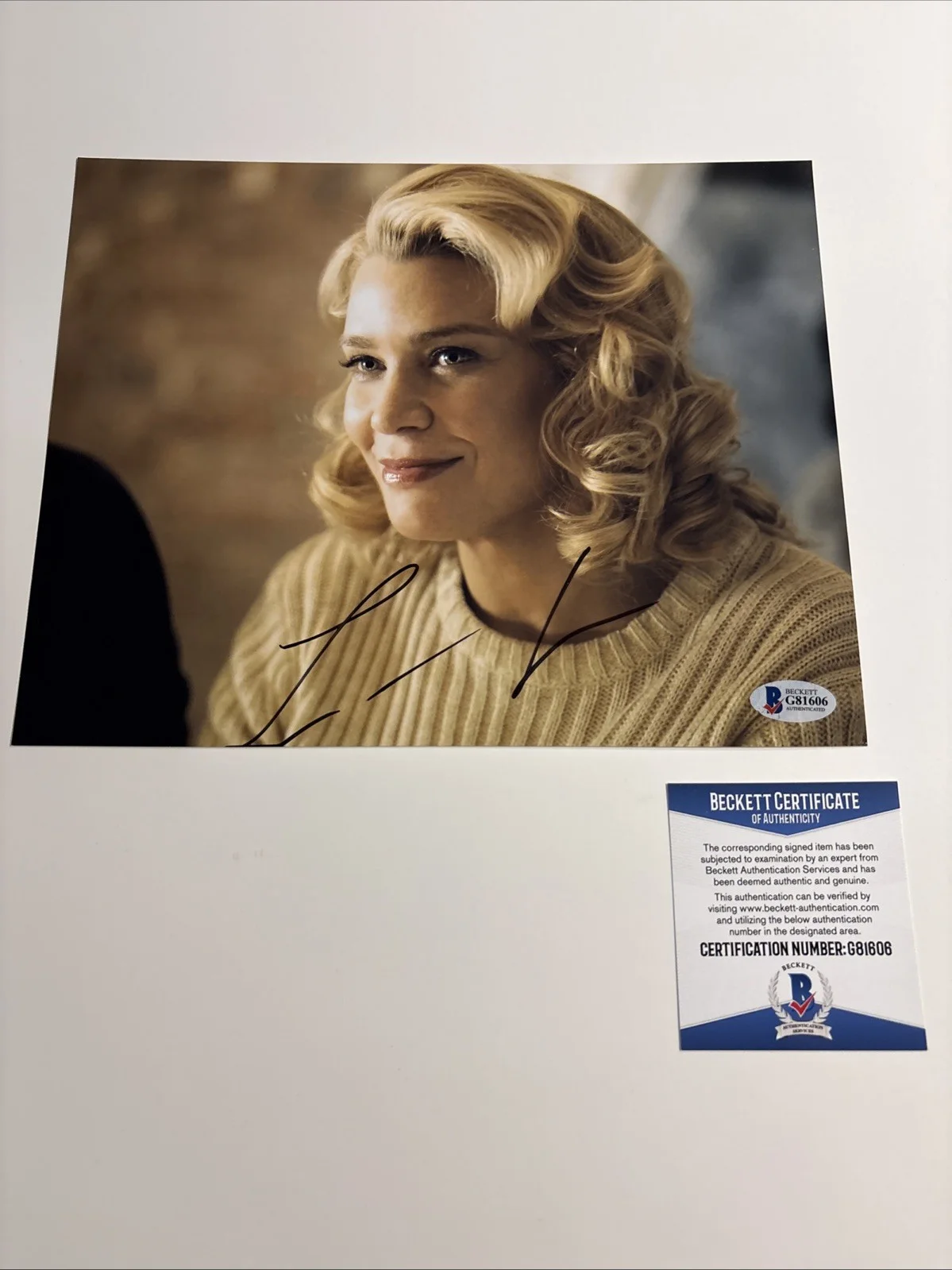 Laurie Holden — Laurie Holden Autographed Signed 8X10 Photo-The Walking Dead-Beckett, изображение 5