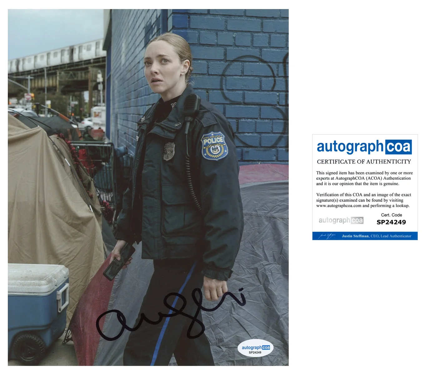 Amanda Seyfried — Amanda Seyfried Signed Autographed LONG BRIGHT RIVER 8x10 Photo PROOF ACOA