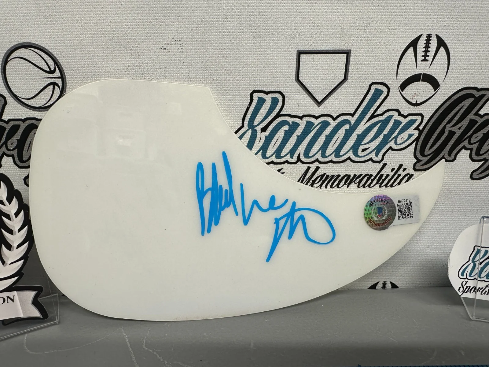 MATISYAHU MATTHEW PAUL MILLER SIGNED AUTOGRAPHED GUITAR PICK GUARD-BECKETT BAS, изображение 2