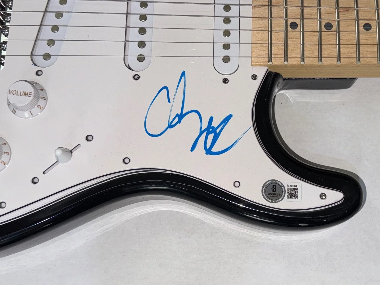 Adam Sandler — Adam Sandler Signed Autograph Electric Guitar The Wedding Singer Beckett COA, image 4