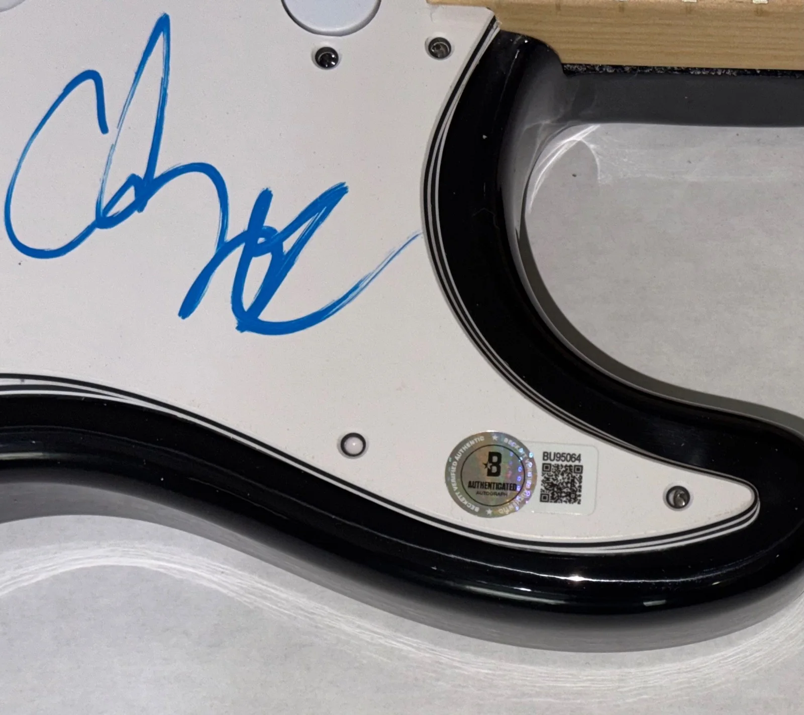 Adam Sandler — Adam Sandler Signed Autograph Electric Guitar The Wedding Singer Beckett COA, image 5