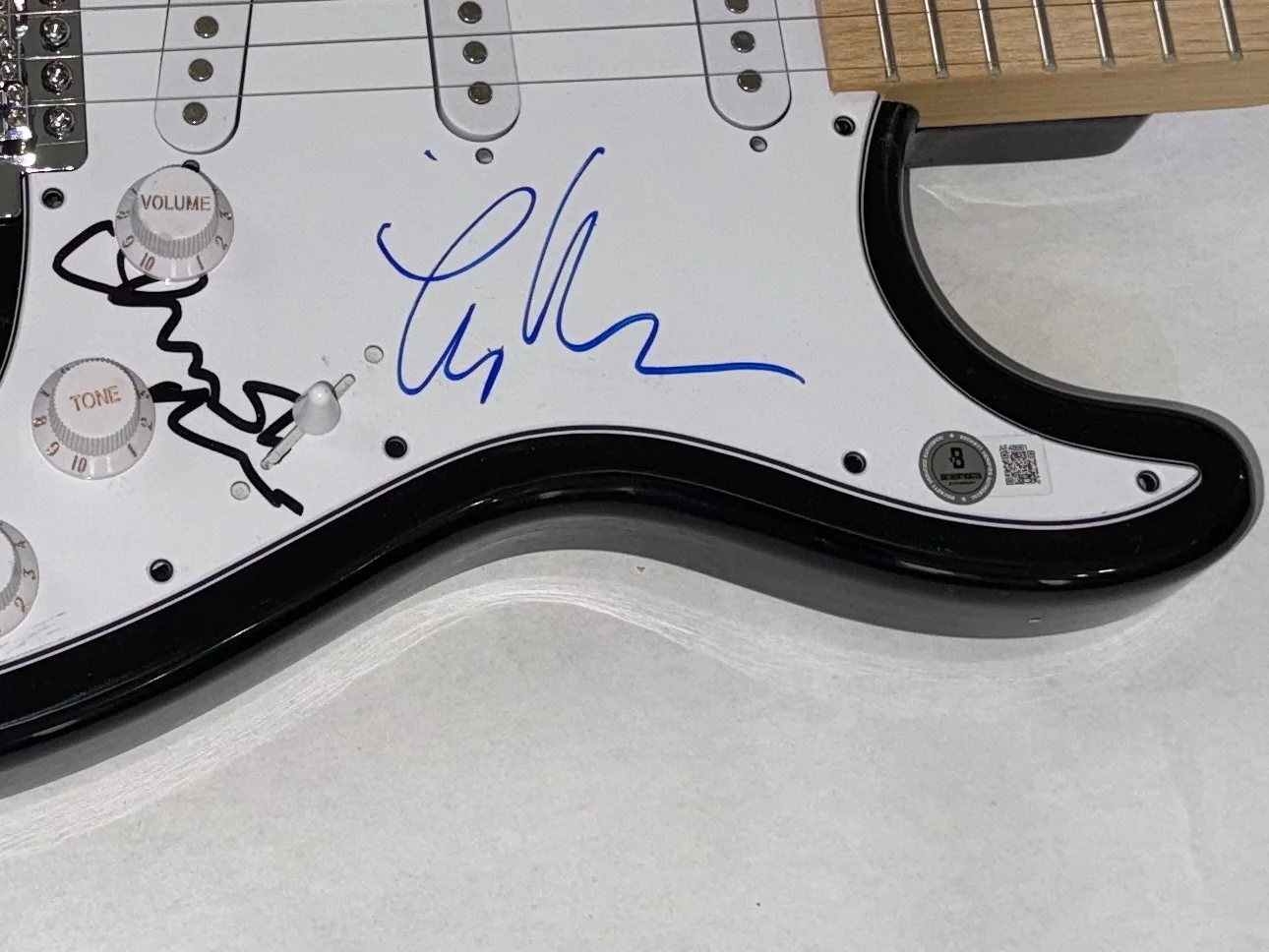 Fleetwood Mac Lindsey Buckingham Christine McVie Signed Electric Guitar BAS COA, изображение 4