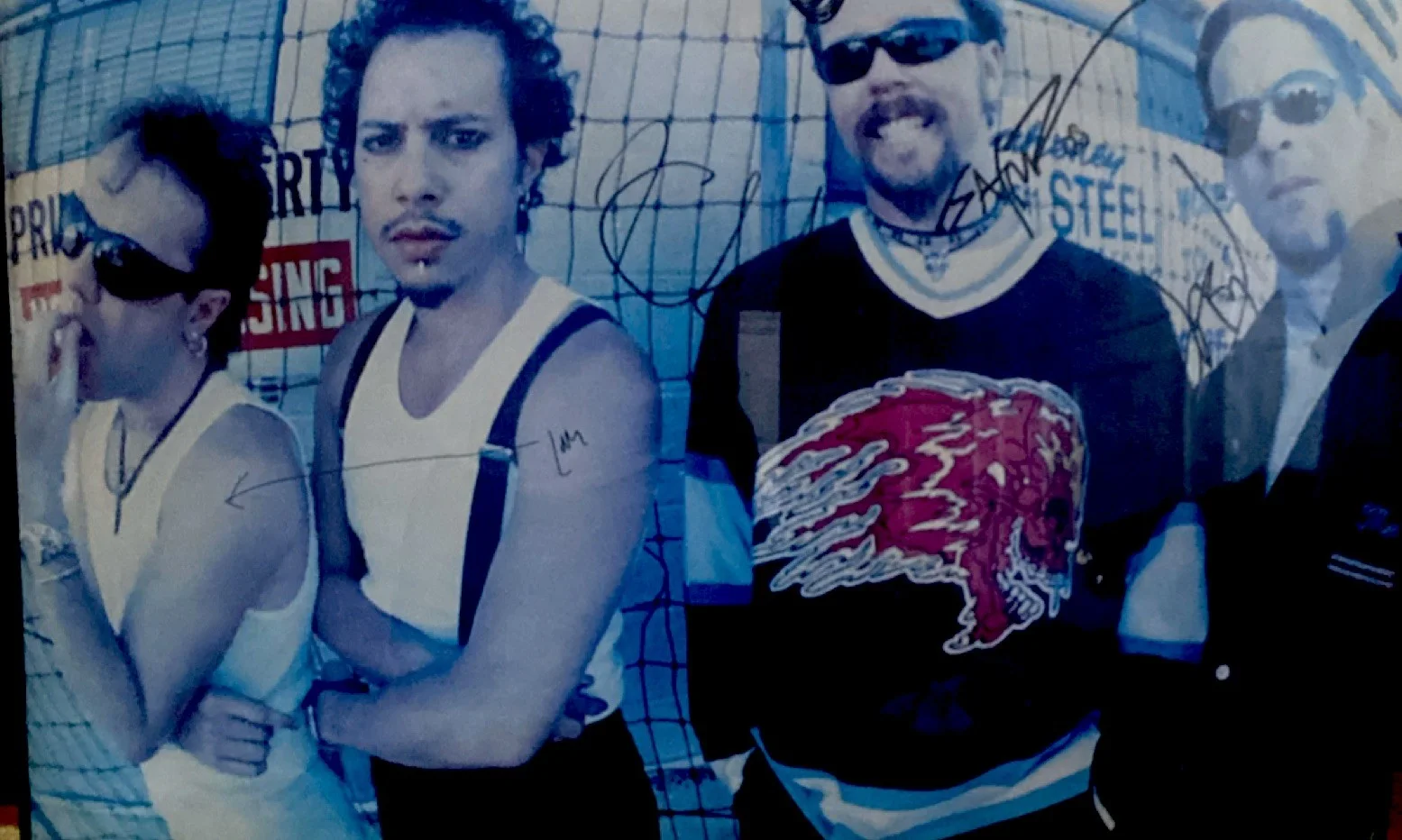 Original Autographed Rock & Pop Band Photograph Signed Music Collectible, изображение 2