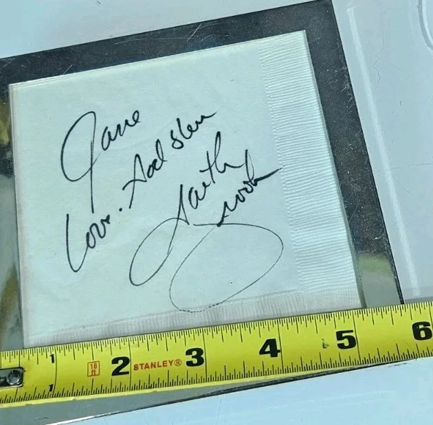 Garth Brooks Signed Autograph Napkin “Love Garth” Framed Country Music, изображение 3