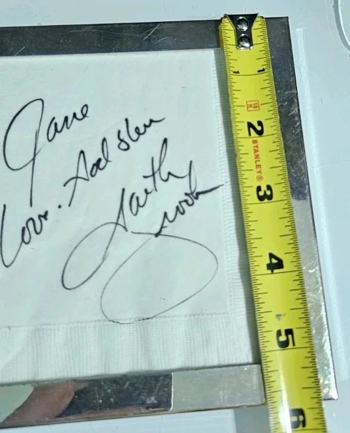 Garth Brooks Signed Autograph Napkin “Love Garth” Framed Country Music, изображение 4