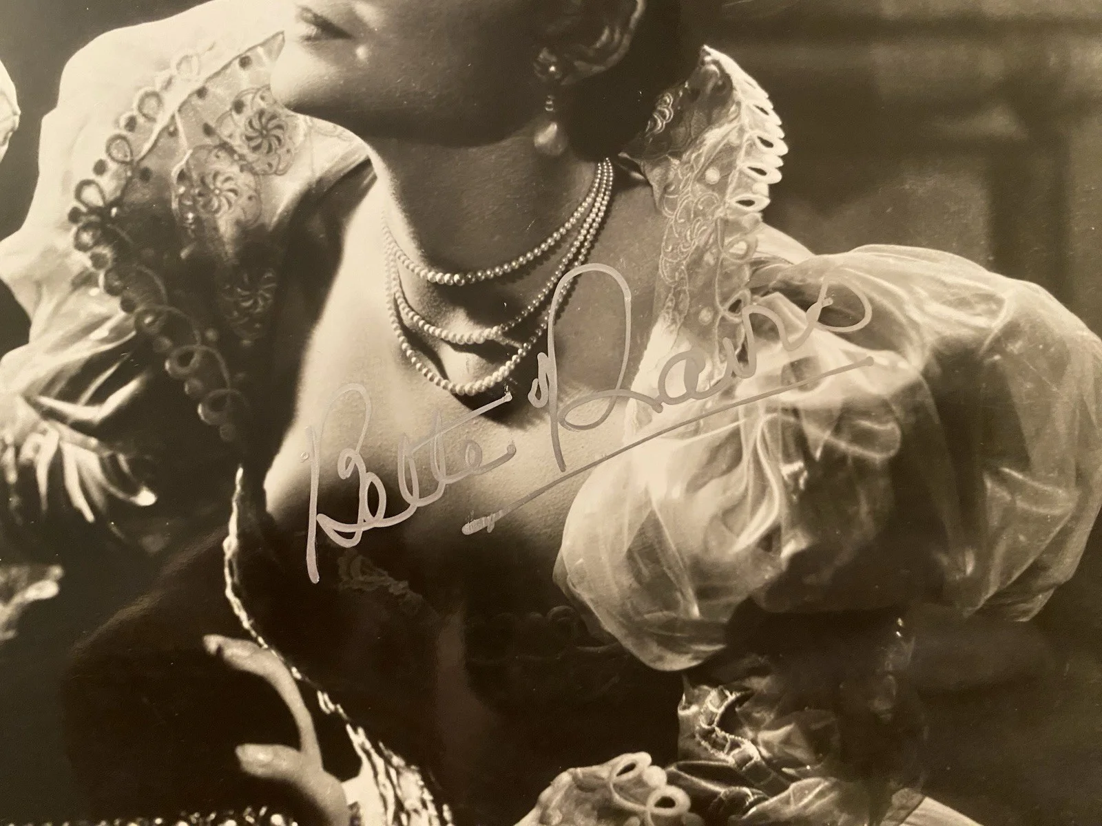 Bette Davis, Olivia De Havilland — Bette Davis Olivia De Havilland Signed Autographed Photo With COA BOTH RARE, image 2