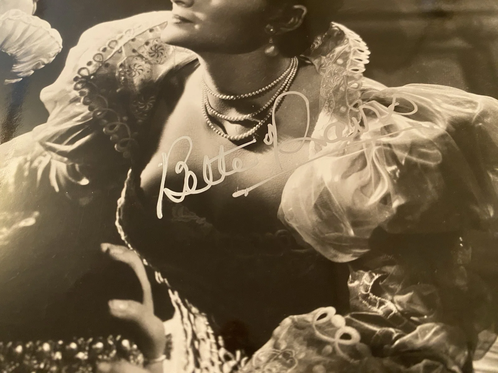 Bette Davis, Olivia De Havilland — Bette Davis Olivia De Havilland Signed Autographed Photo With COA BOTH RARE, image 3