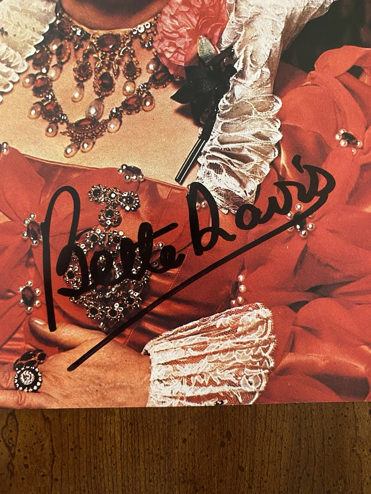 Bette Davis — Bette Davis Signed Autographed Photo With COA Queen Elizabeth The Virgin Queen, изображение 2