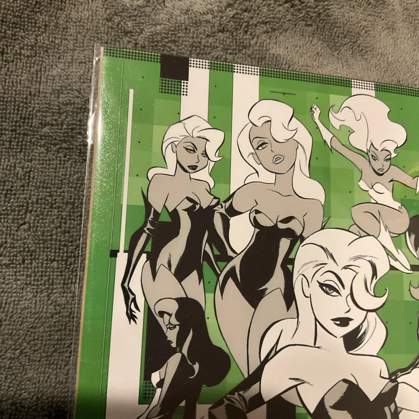 Diane Pershing — Batman Animated Series Poison Ivy Autographed Photo Diane Pershing Signed W/ COA, изображение 2