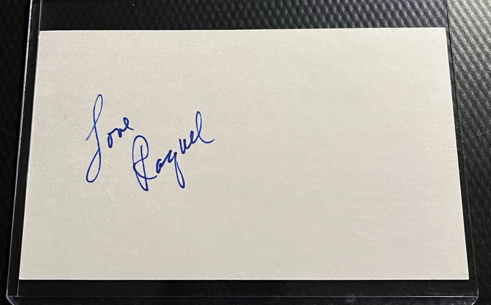 Raquel Welch — Raquel Welch Legendary Actress Signed Love Raquel Index Card w/ COA, Top Loader, изображение 3