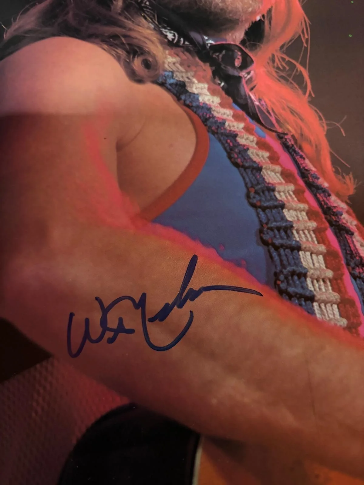 Willie Nelson — WILLIE NELSON SIGNED AUTOGRAPHED 11X14 MAGAZINE PHOTO PROMISELAND VINTAGE PSA, image 2