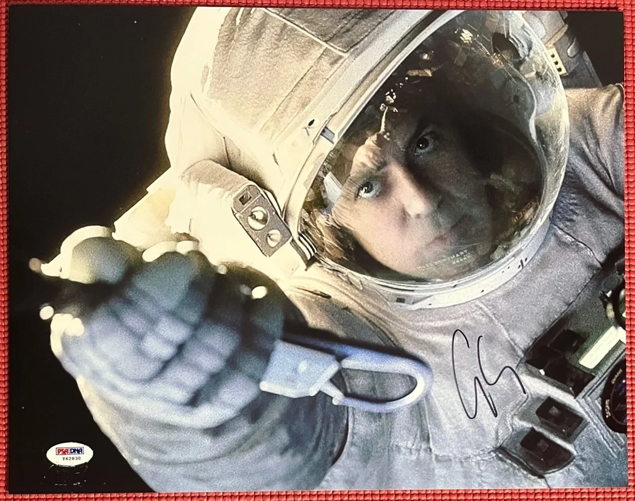 George Clooney — PSA DNA autographed GEORGE CLOONEY signed "GRAVITY" 14"x 11" Photo, изображение 2