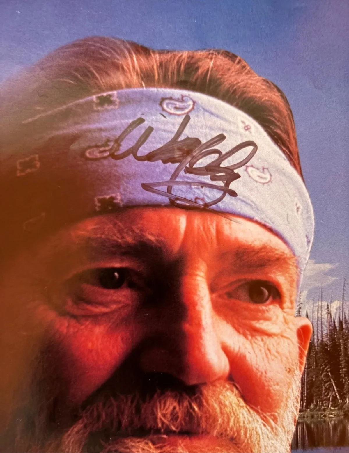 Willie Nelson — WILLIE NELSON SIGNED AUTOGRAPHED 11X14 MAGAZINE PHOTO VINTAGE ON THE ROAD PSA, image 2