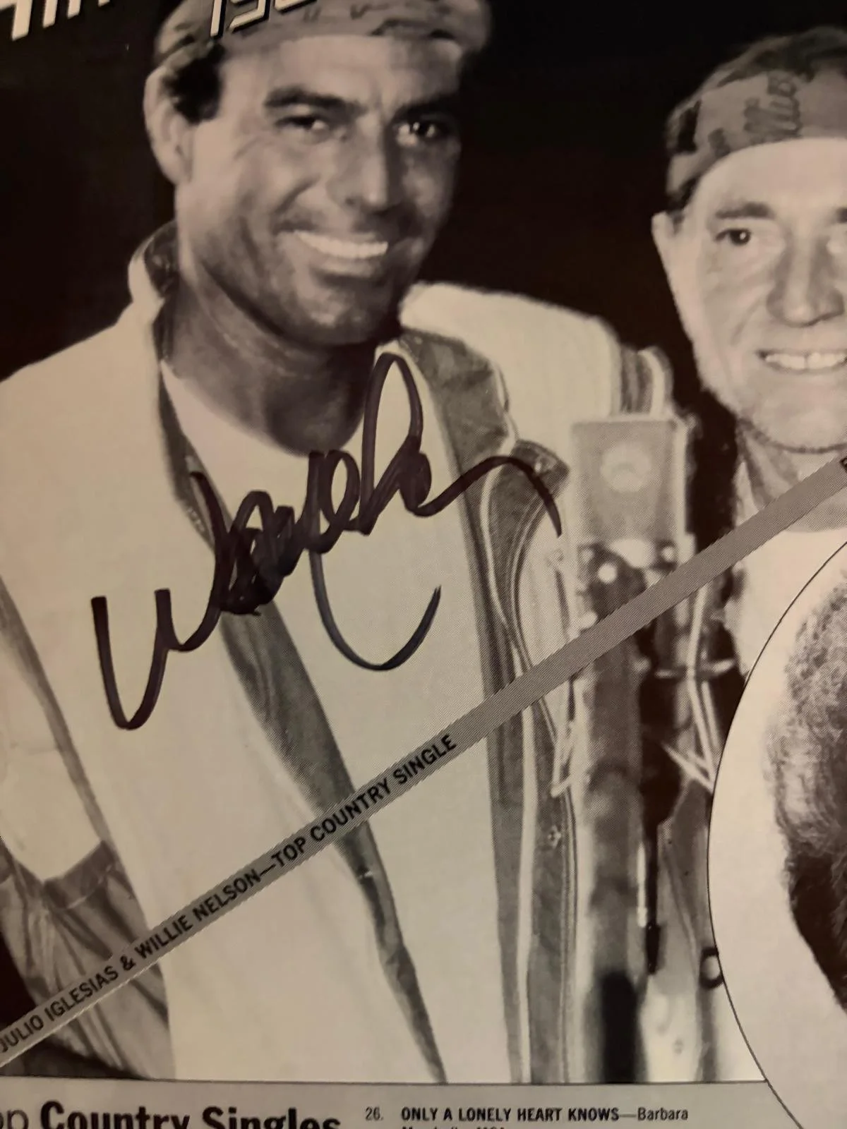 Willie Nelson — WILLIE NELSON SIGNED AUTOGRAPH 11X14 MAGAZINE PHOTO PAGE ON THE ROAD RARE PSA, изображение 2