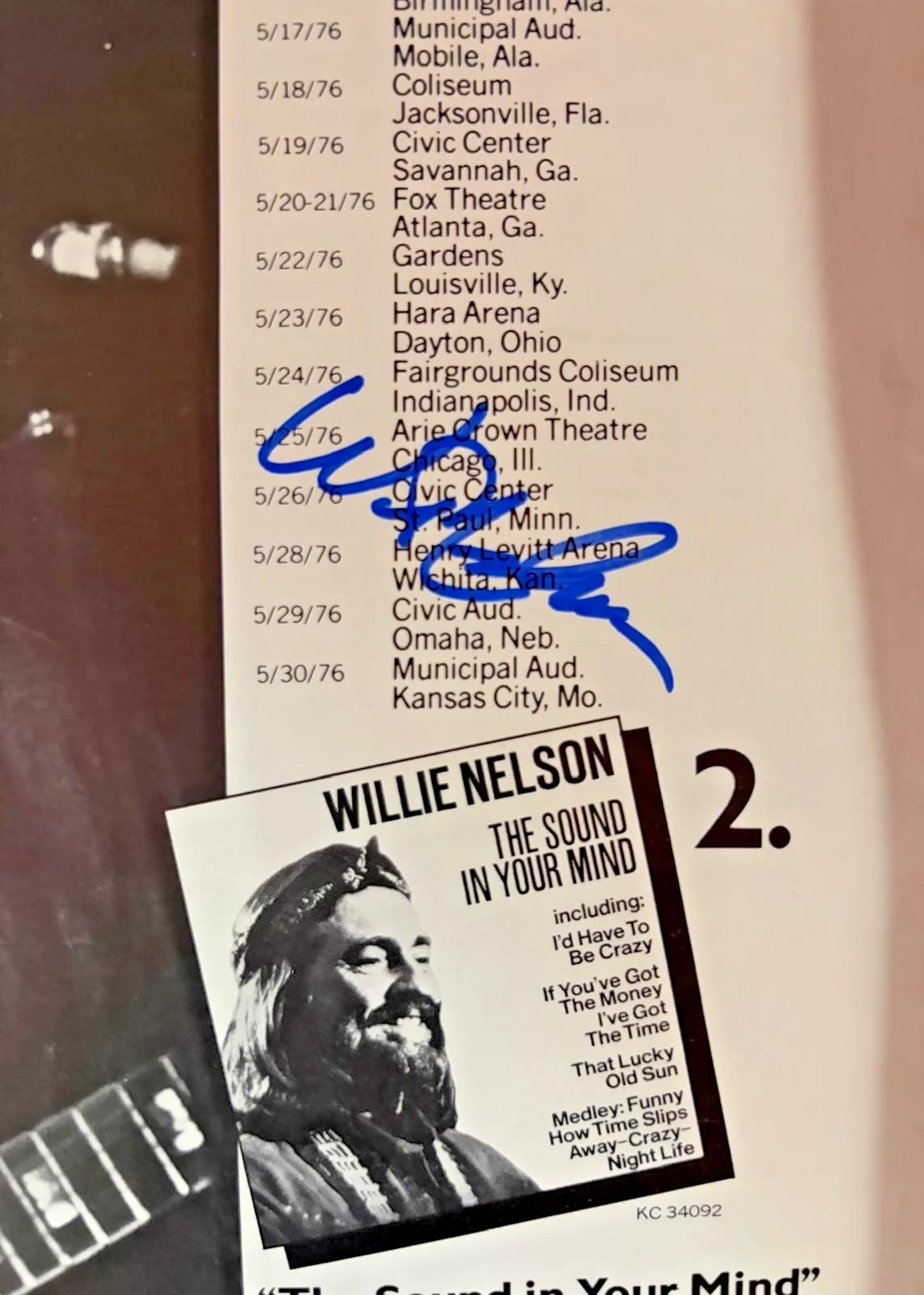 Willie Nelson — WILLIE NELSON SIGNED AUTOGRAPHED 11X14 MAGAZINE PHOTO PAGE CASH ON THE ROAD PSA, изображение 2