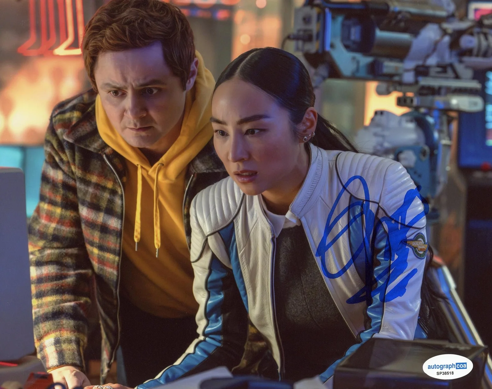 Greta Lee — Greta Lee "Tron: Ares" AUTOGRAPH Signed 'Eve Kim' 8x10 Photo C ACOA, изображение 2
