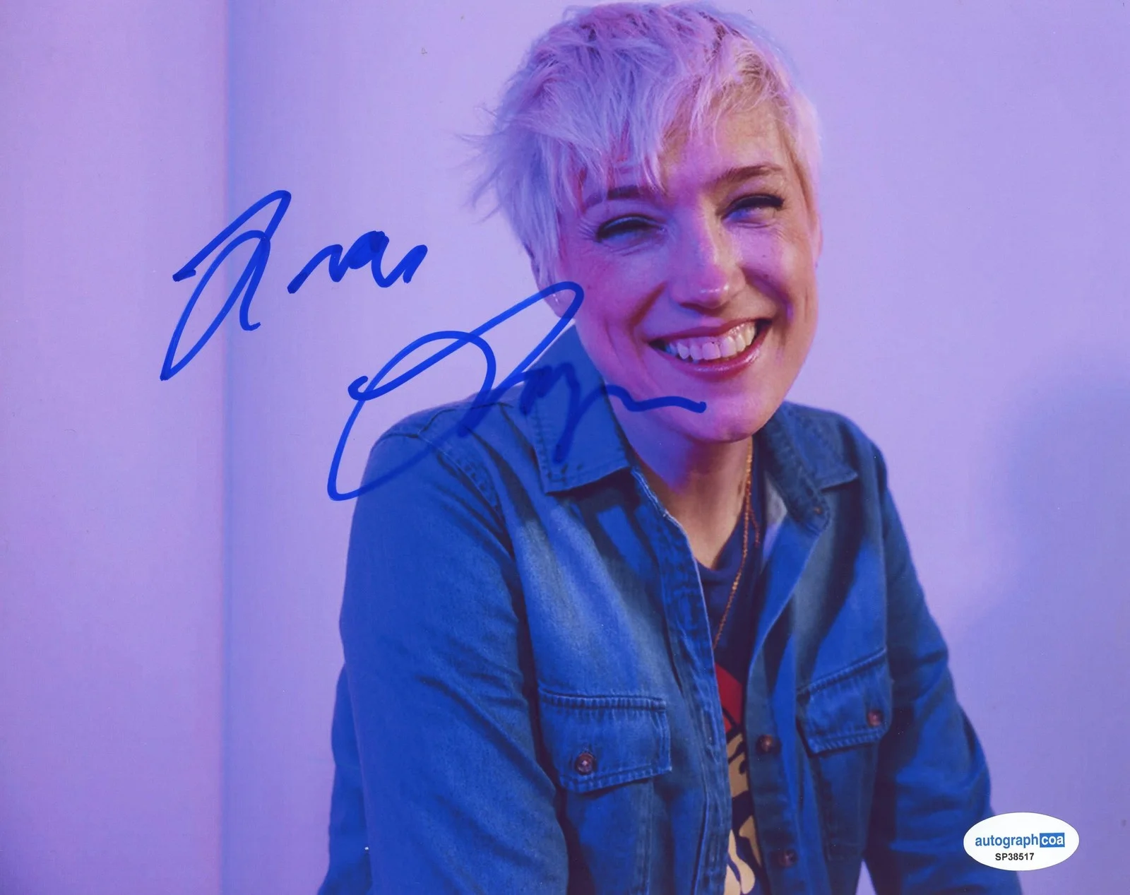 Tracie Laymon — Tracie Laymon "Bob Trevino Likes It" Director AUTOGRAPH Signed 8x10 Photo C ACOA, изображение 2