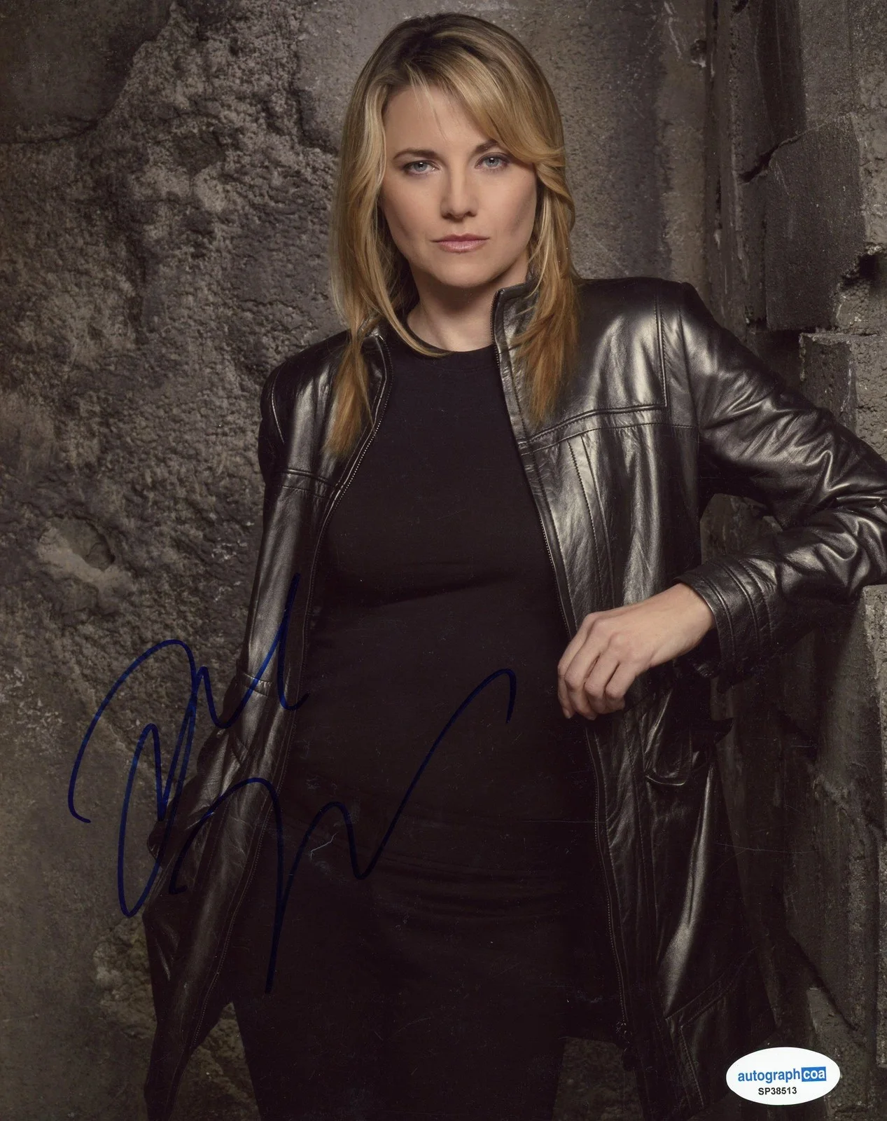 Lucy Lawless — Lucy Lawless "Battlestar Galactica" AUTOGRAPH Signed 'D'Anna' 8x10 Photo ACOA, image 2
