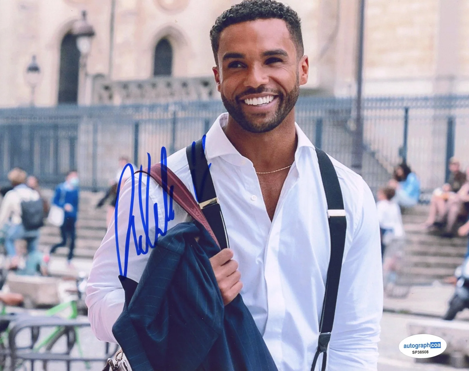 Lucien Laviscount — Lucien Laviscount "Emily in Paris" AUTOGRAPH Signed 'Alfie' 8x10 Photo ACOA, изображение 2