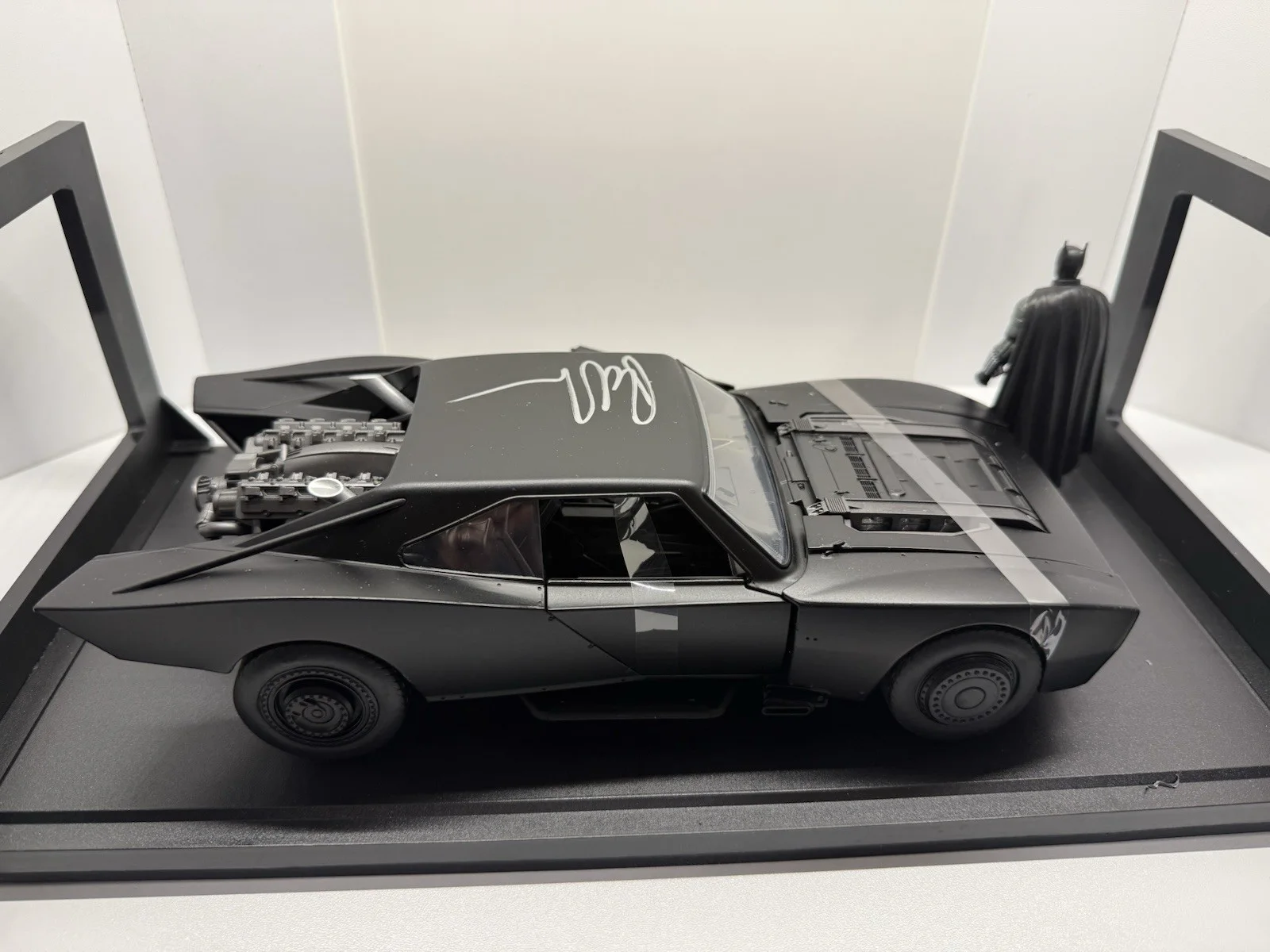 Robert Pattinson — Robert Pattinson Signed Jada 2022 The Batman 1:18 Scale DieCast Batmobile CA COA, image 4
