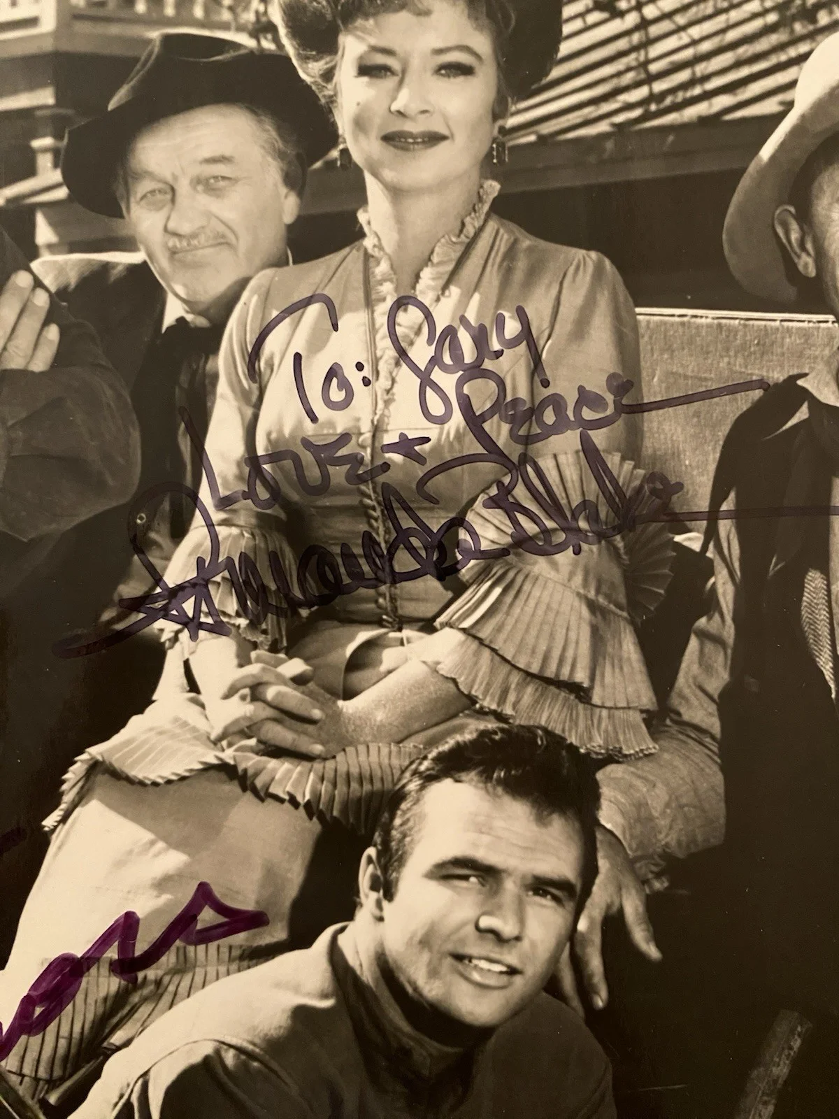 James Arness, Amanda Blake, Ken Curtis, Burt Reynolds — Gunsmoke Cast Signed Photo By 4 With COA Amanda Blake James Arness Ken Curtis….., изображение 2