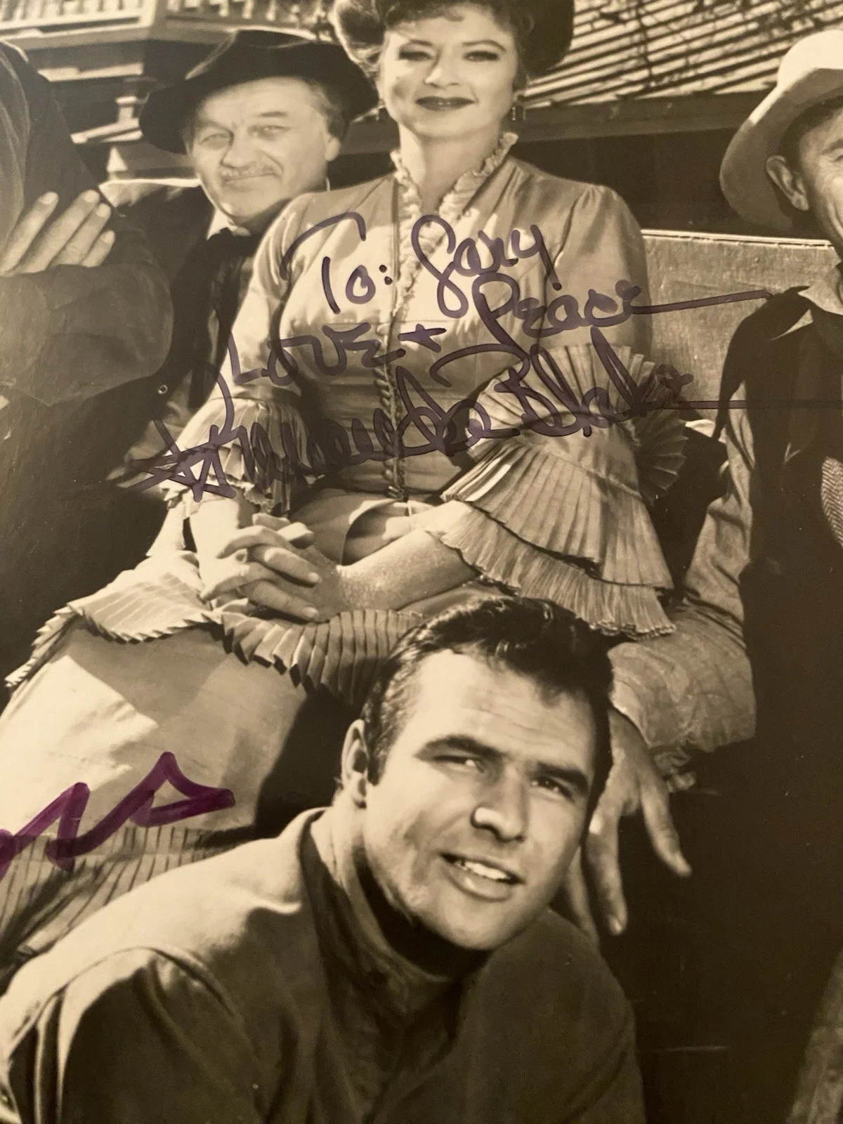 James Arness, Amanda Blake, Ken Curtis, Burt Reynolds — Gunsmoke Cast Signed Photo By 4 With COA Amanda Blake James Arness Ken Curtis….., изображение 3
