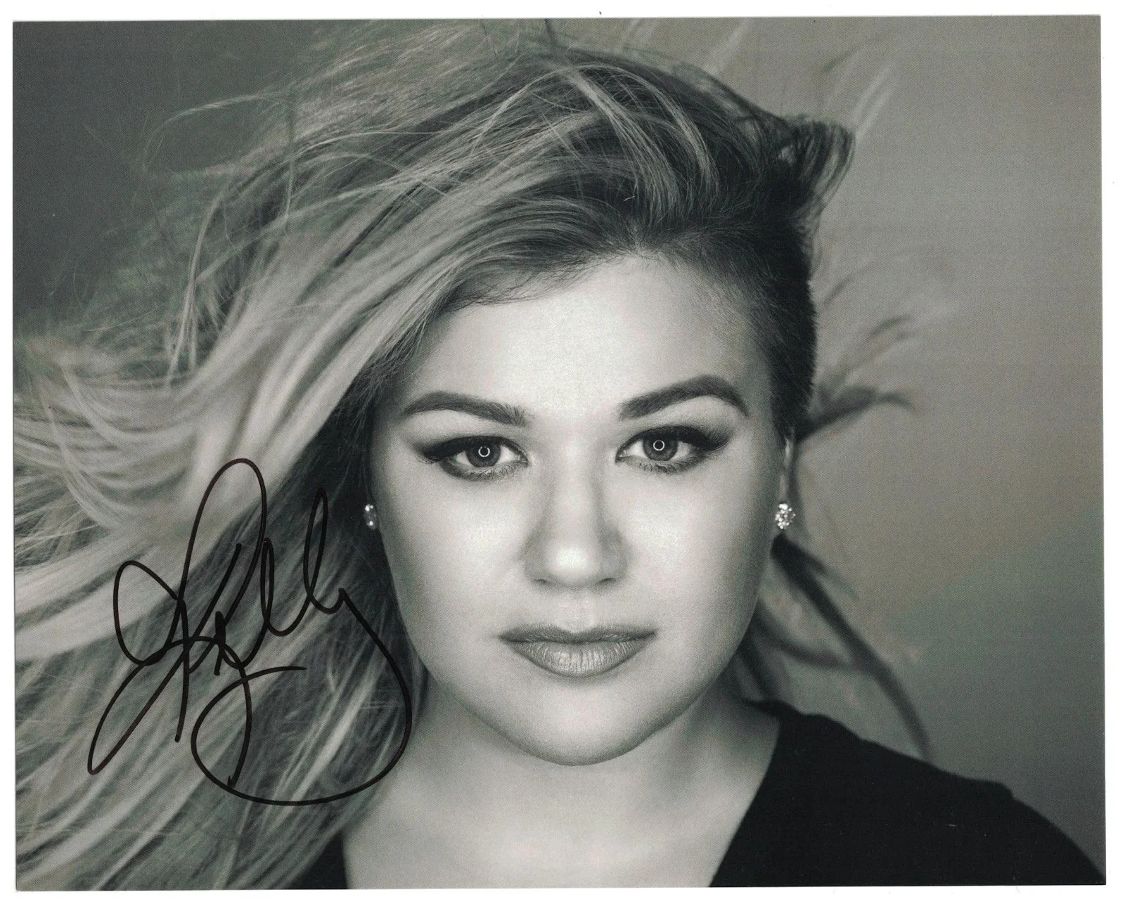 Kelly Clarkson — Kelly Clarkson Signed Autographed 8 x 10 Photo Singer TV Personality