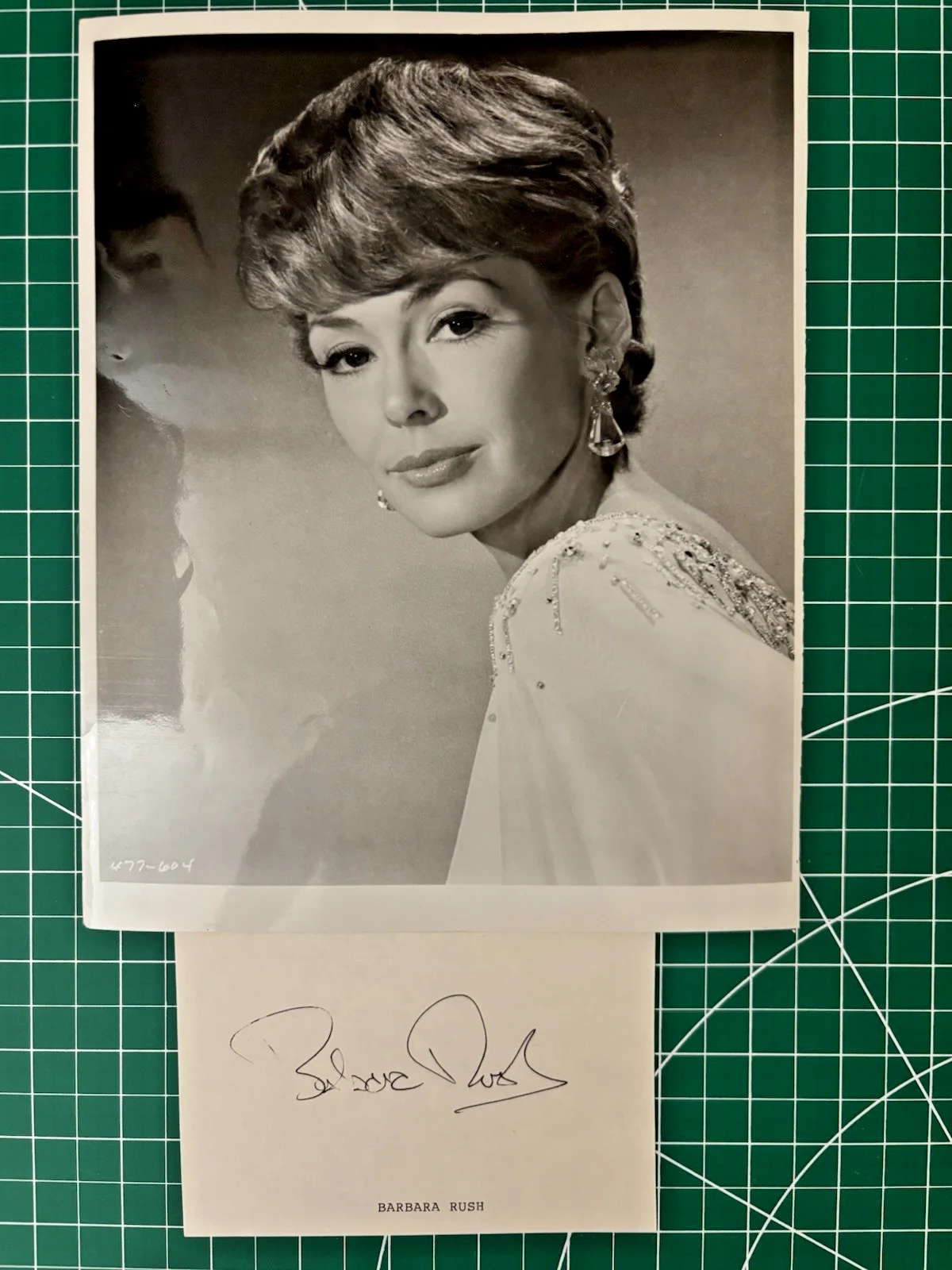 BARBARA RUSH — BARBARA RUSH HAND SIGNED 5-1/4 X 3-3/8 CARD PHOTO INCLUDED