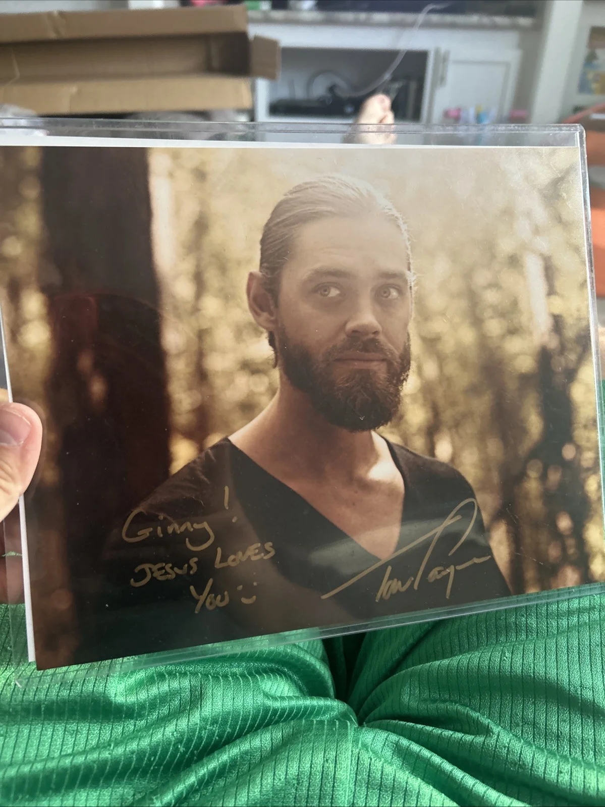 Tom Payne — Autographed Tom Payne Photo The Walking Dead Jesus 8x10