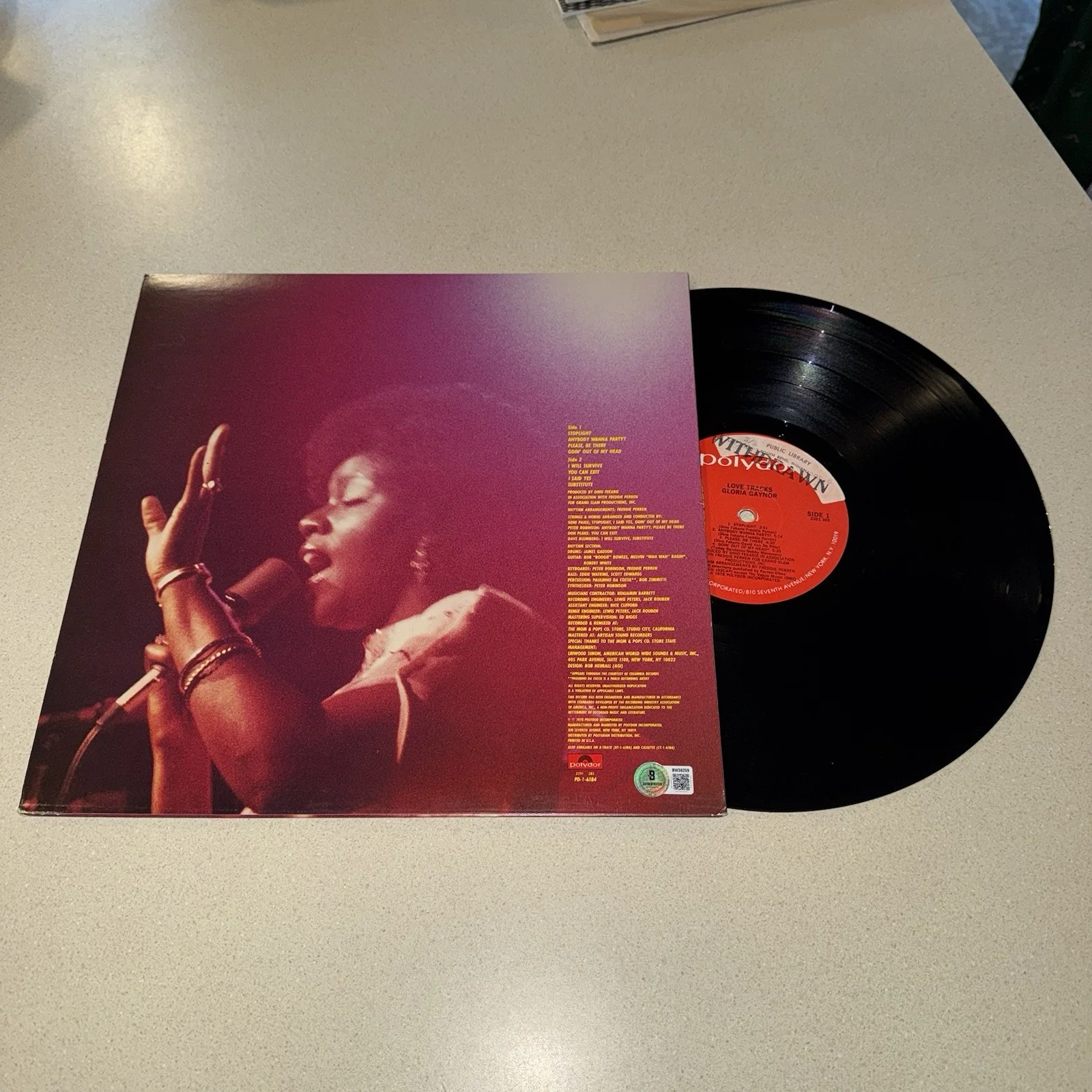 SINGER GLORIA GAYNOR signed autographed LOVE TRACKS ALBUM BECKETT BAS COA, изображение 2