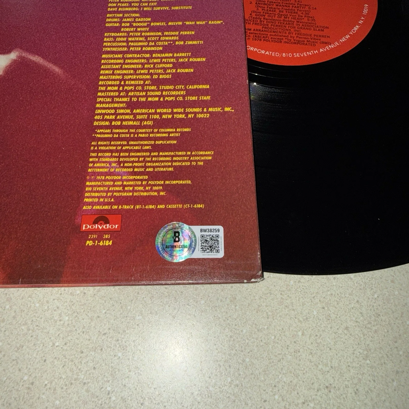 SINGER GLORIA GAYNOR signed autographed LOVE TRACKS ALBUM BECKETT BAS COA, изображение 3