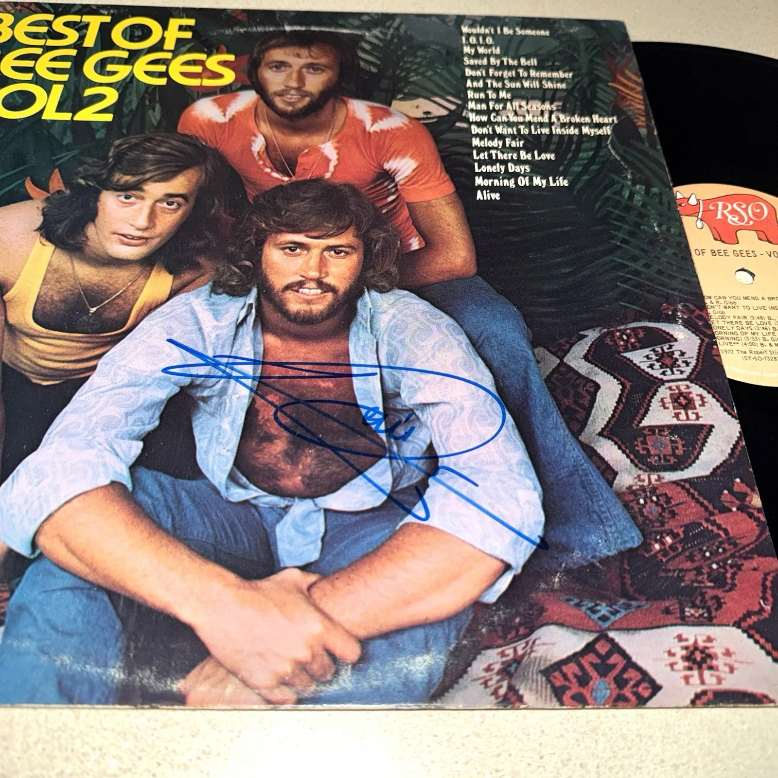 SINGER BARRY GIBB signed autographed BEST OF VOL2 VINYL BEE GEES BECKETT BAS COA, изображение 2
