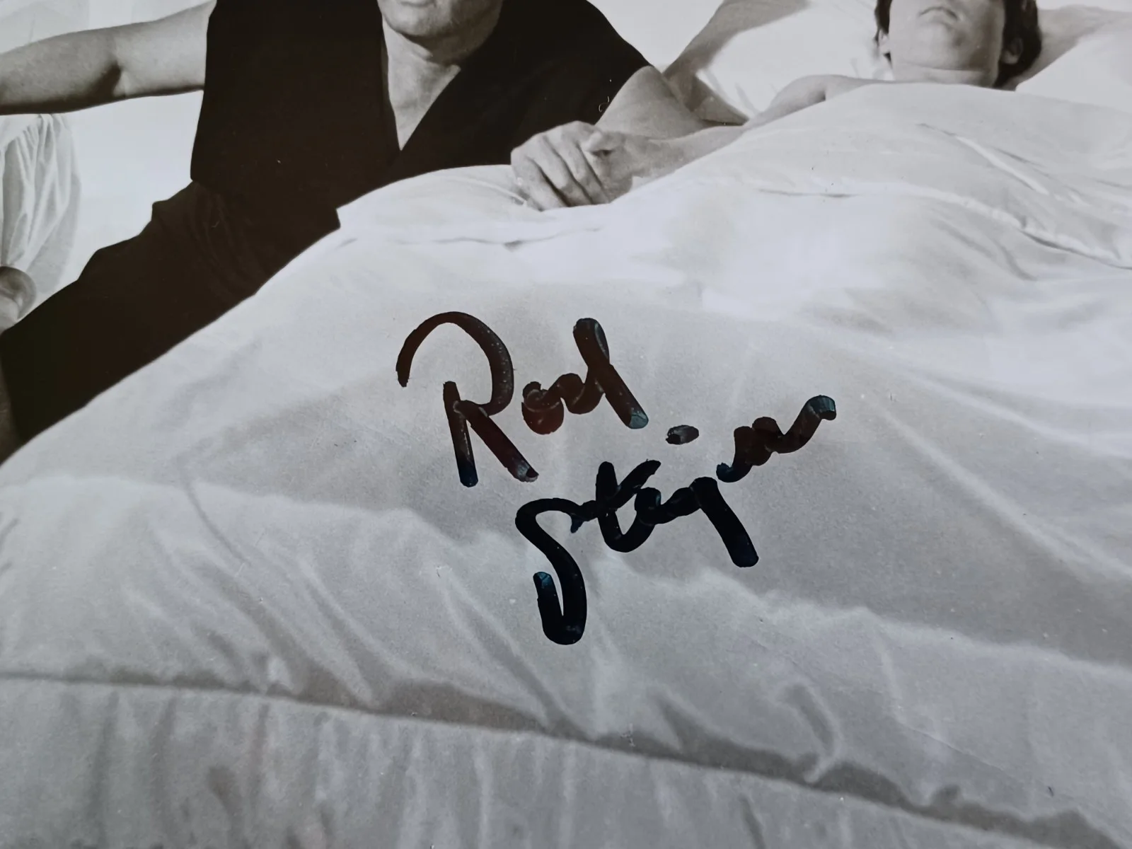 Rod Steiger (d. 2002) Signed 8" x 9.25" Photo - The Illustrated Man, изображение 2